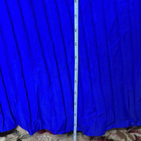 Pleated dress - Picture 2 of 2